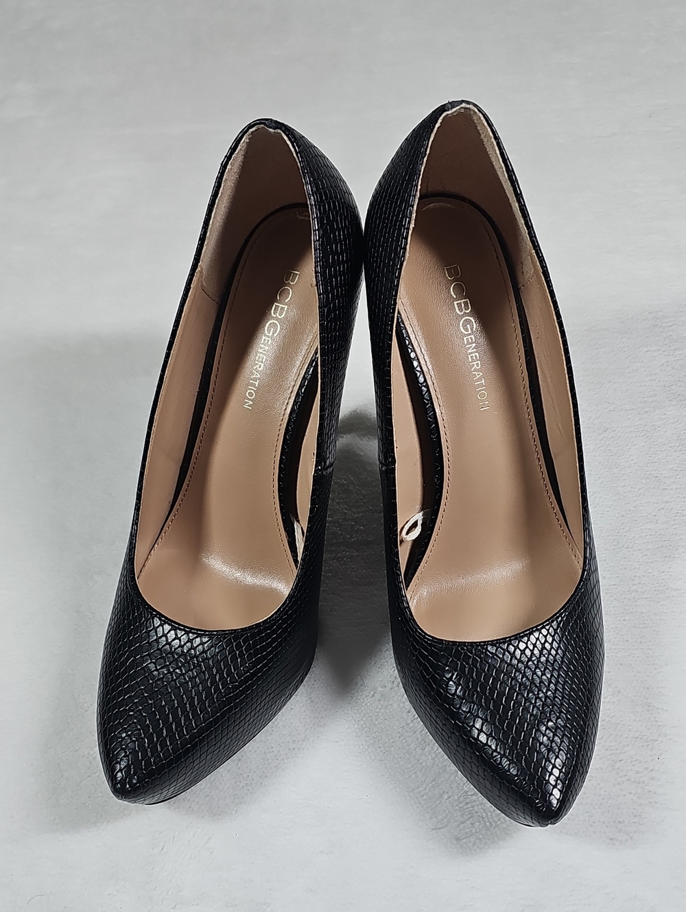 BCBGeneration Penni Black Snakeskin Embossed Platform Pumps Heels Size 8M‎